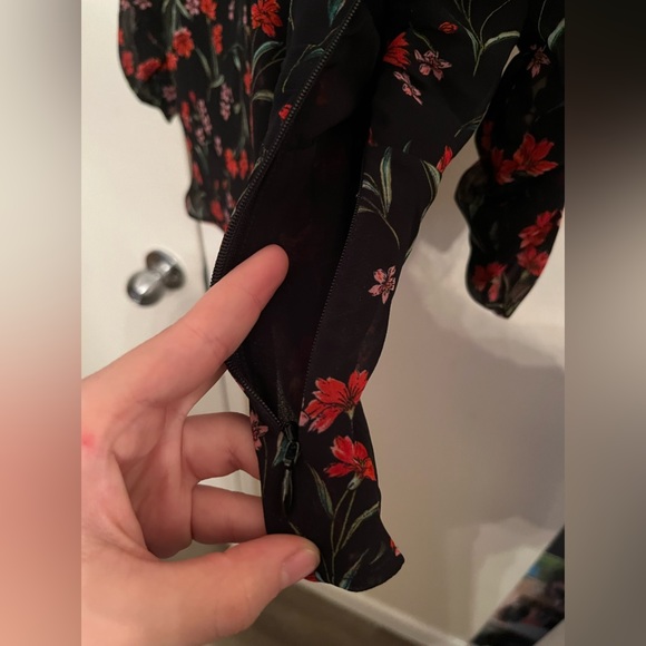 Banana Republic ruffle sleeve top - Picture 6 of 8